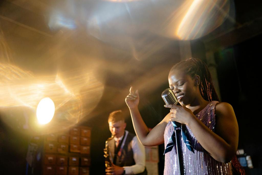 Comment chanter devant un public sans avoir&nbsp;peur